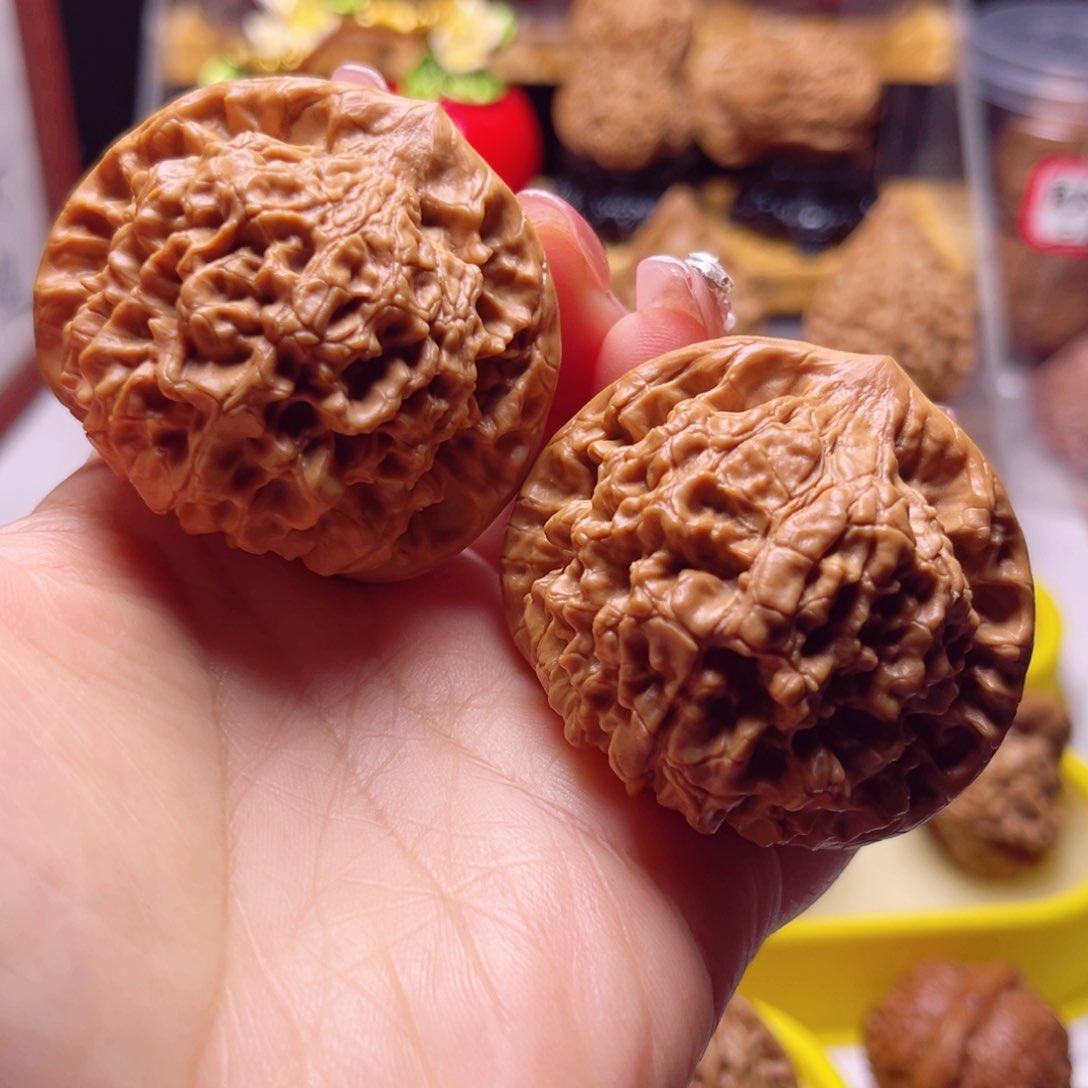 文玩核桃吊坠肉麒麟官帽