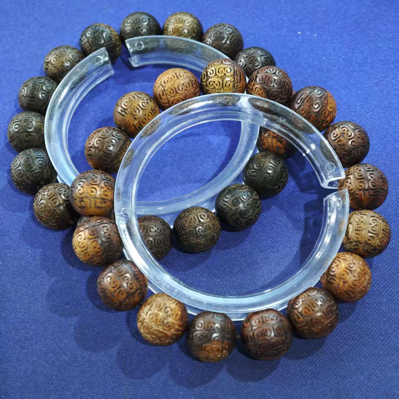 Q96 黑肉檀香1.2cm雕刻手串