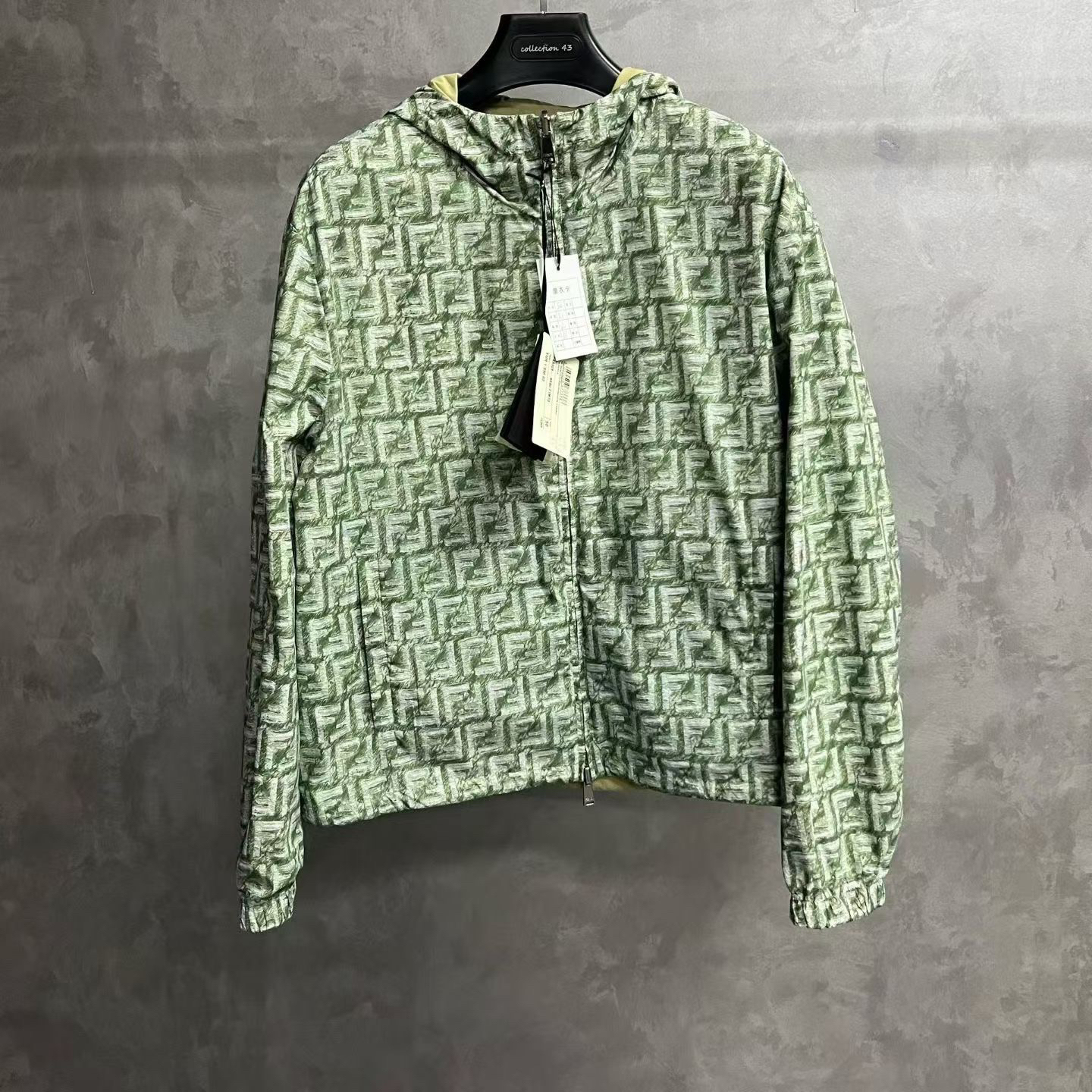 未使用 FENDI/芬迪 绿色满印图案两面穿连帽长袖夹克外套/50/44