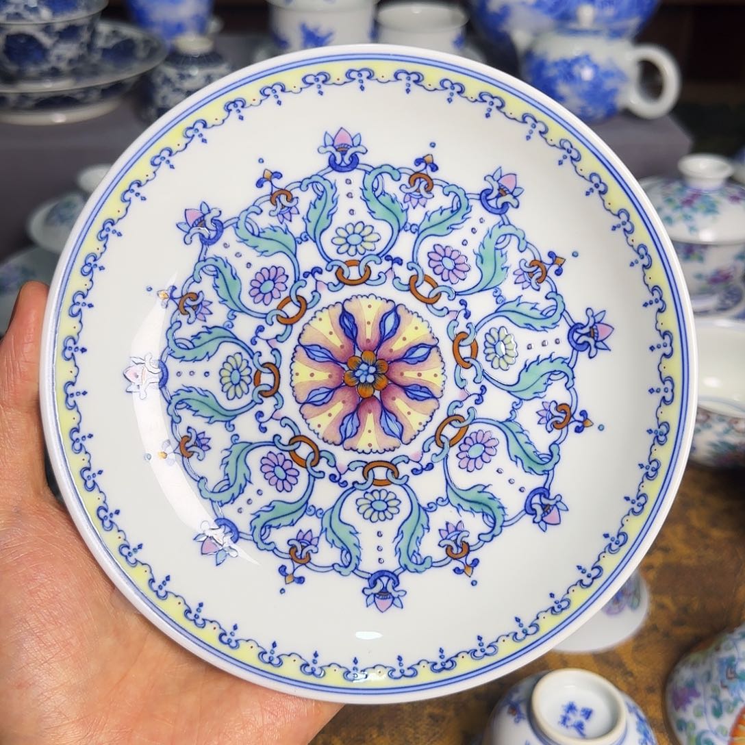 明逸堂青花斗彩忍冬壶承