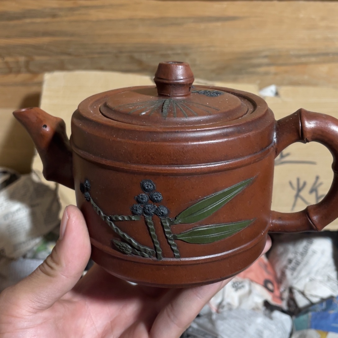 紫砂茶壶老厂紫砂壶一件。
