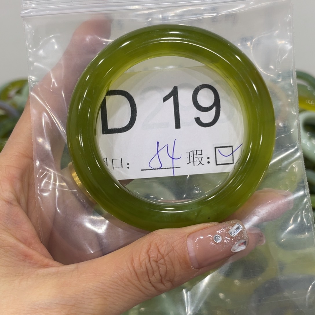 未镶嵌蛇纹石玉颈饰