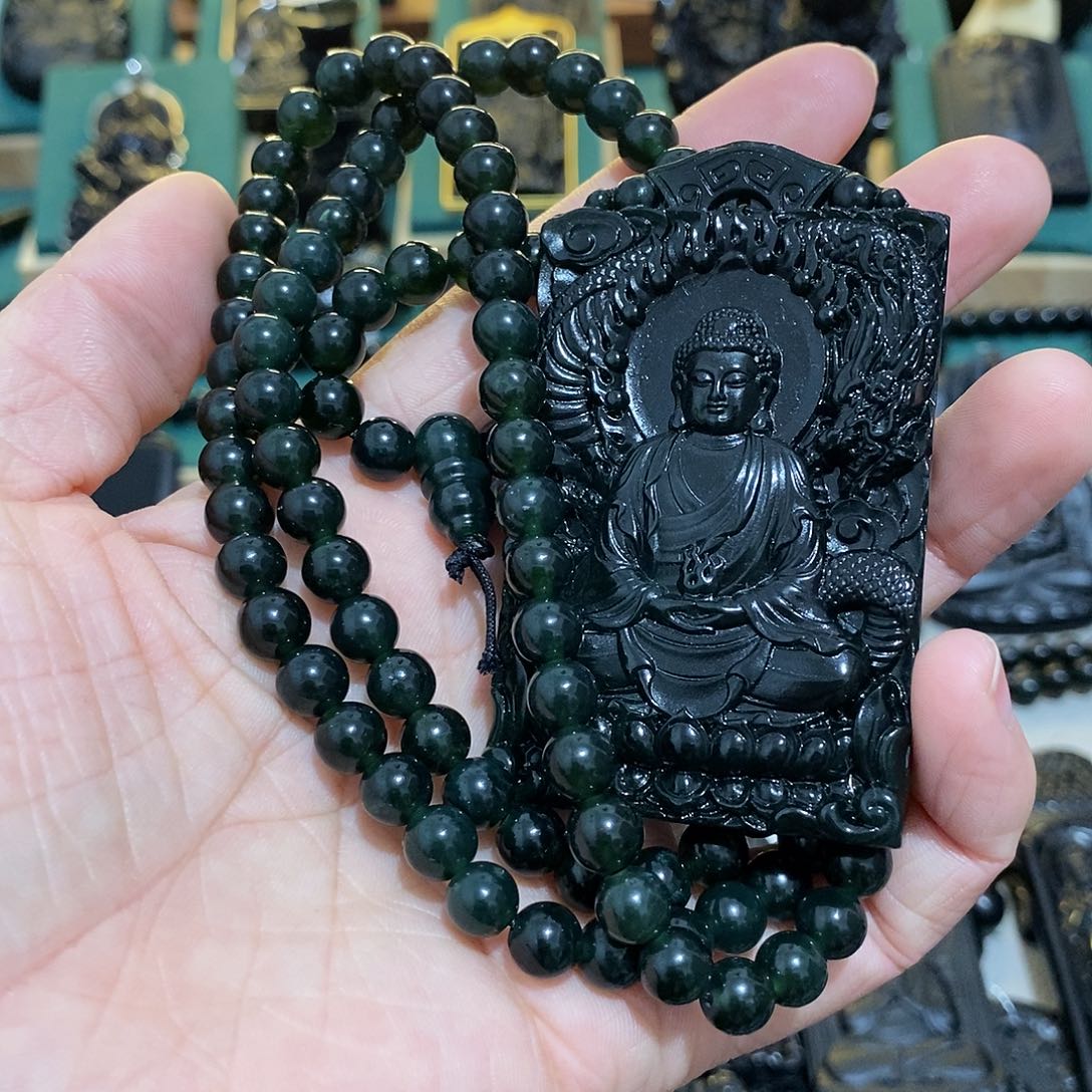 蛇纹石玉颈饰未镶嵌春*