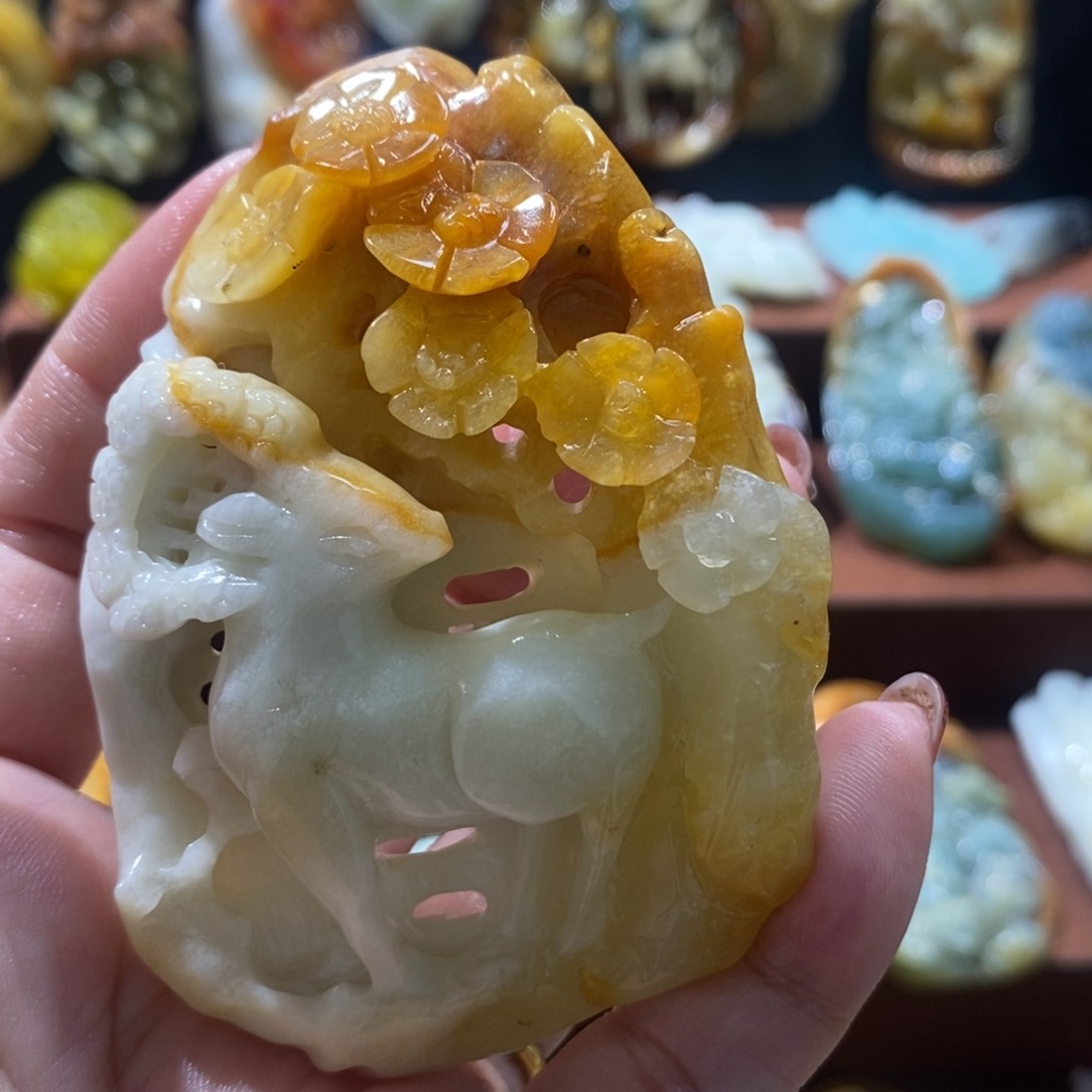 蛇纹石玉未镶嵌颈饰
