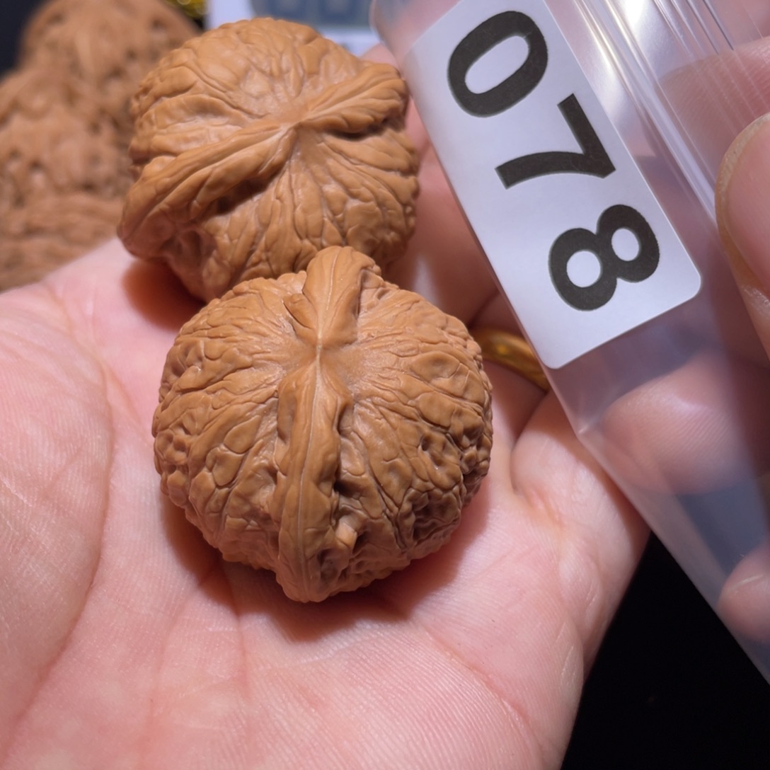 文玩核桃把件行**哥乾隆磨39