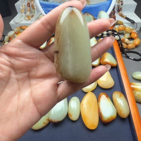 和田玉颈饰未镶嵌