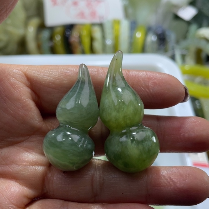 岫玉未镶嵌吊坠吊坠