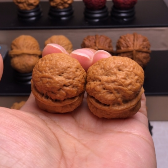 文玩核桃把件蟒纹元宝18