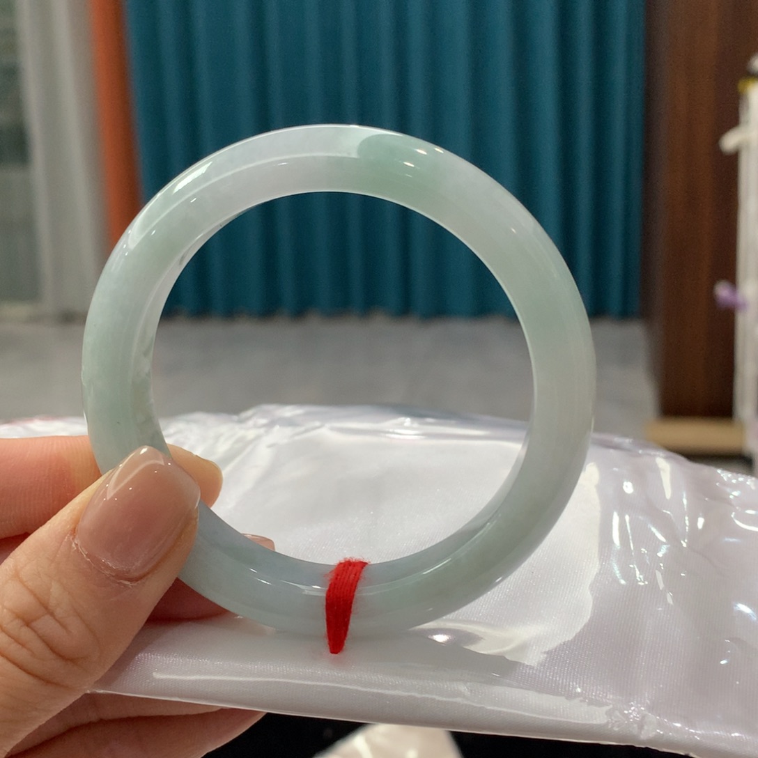 未镶嵌手镯翡翠完美者慎拍 圈口54.5