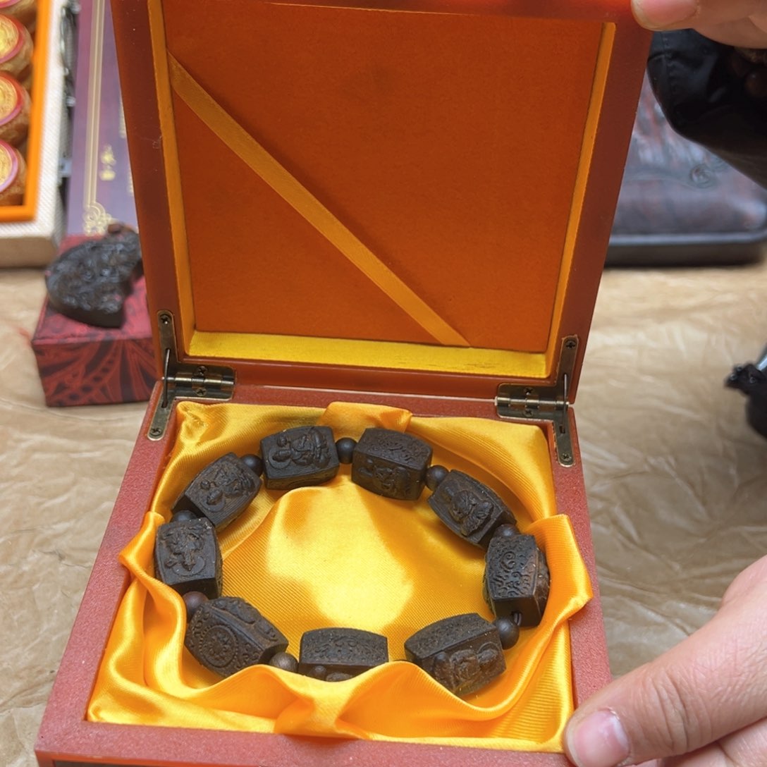 大叶紫檀（黑酸枝木类）