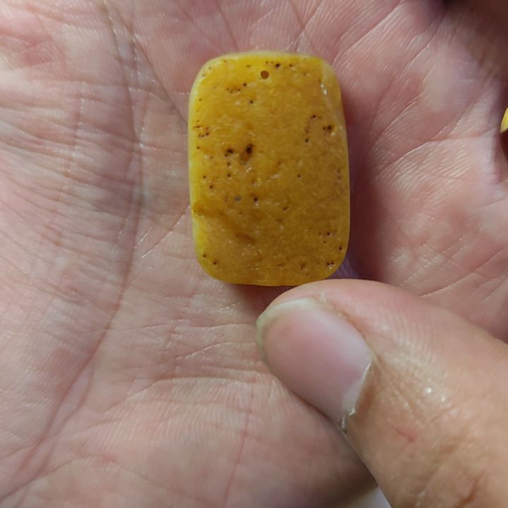 琥珀裸石未镶嵌俄料蜜蜡牌子