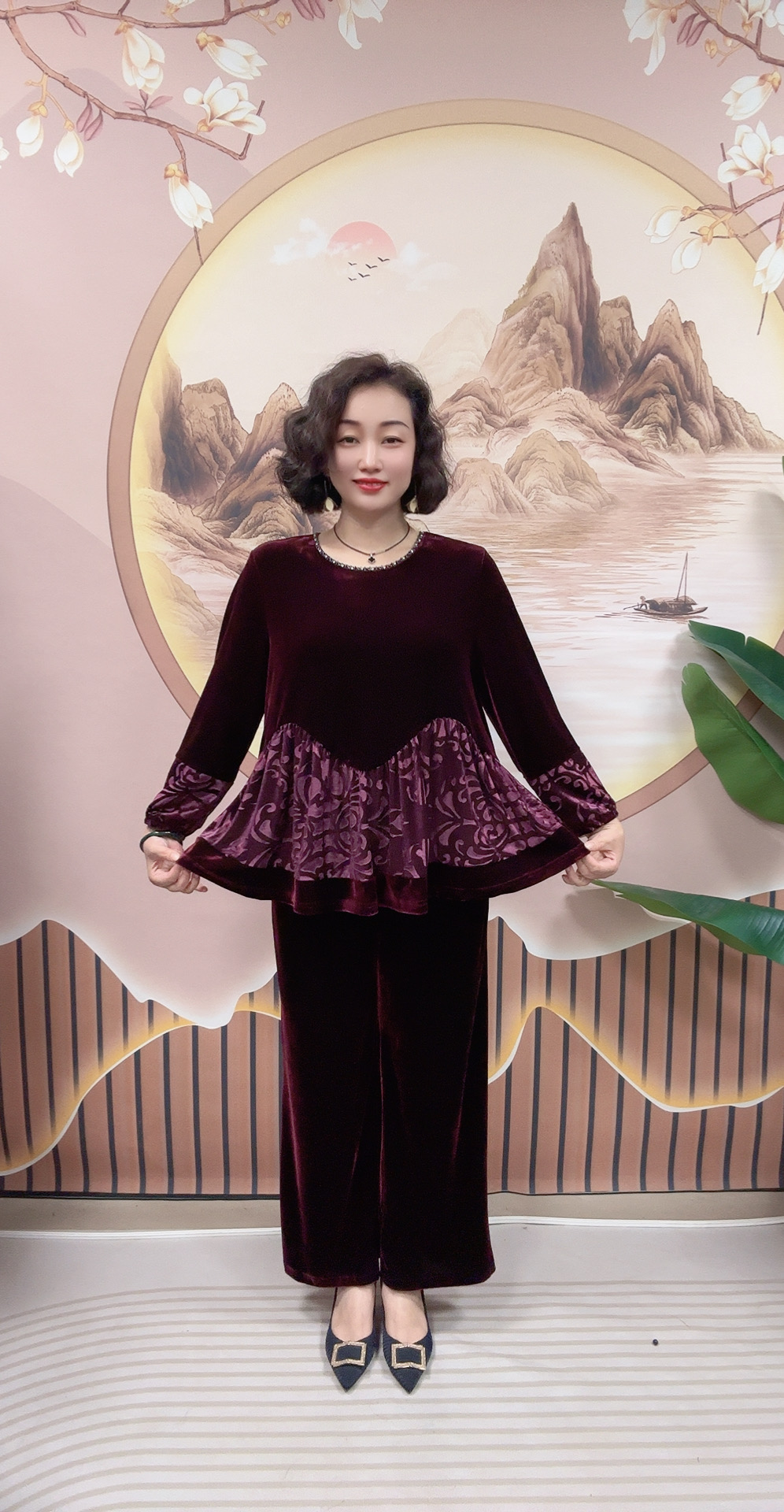 丝绒圆领韩版新款中老年妈妈装新中式气质显瘦复古国风衣服加裤子