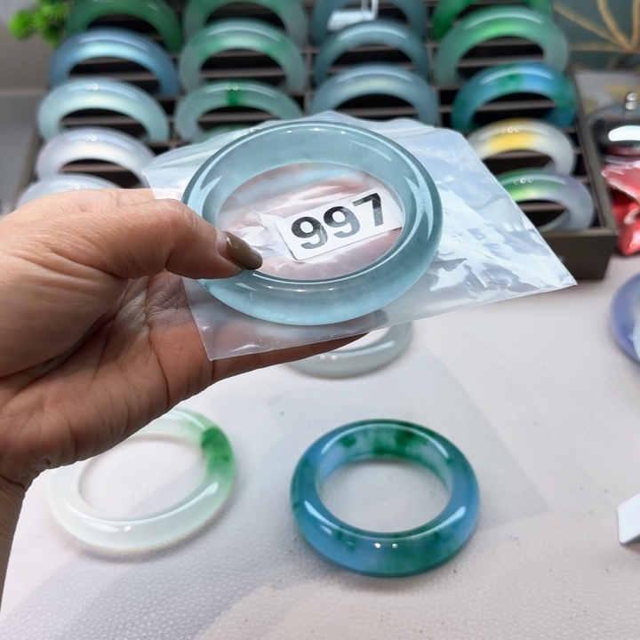 玉小***?时尚飘花手镯997