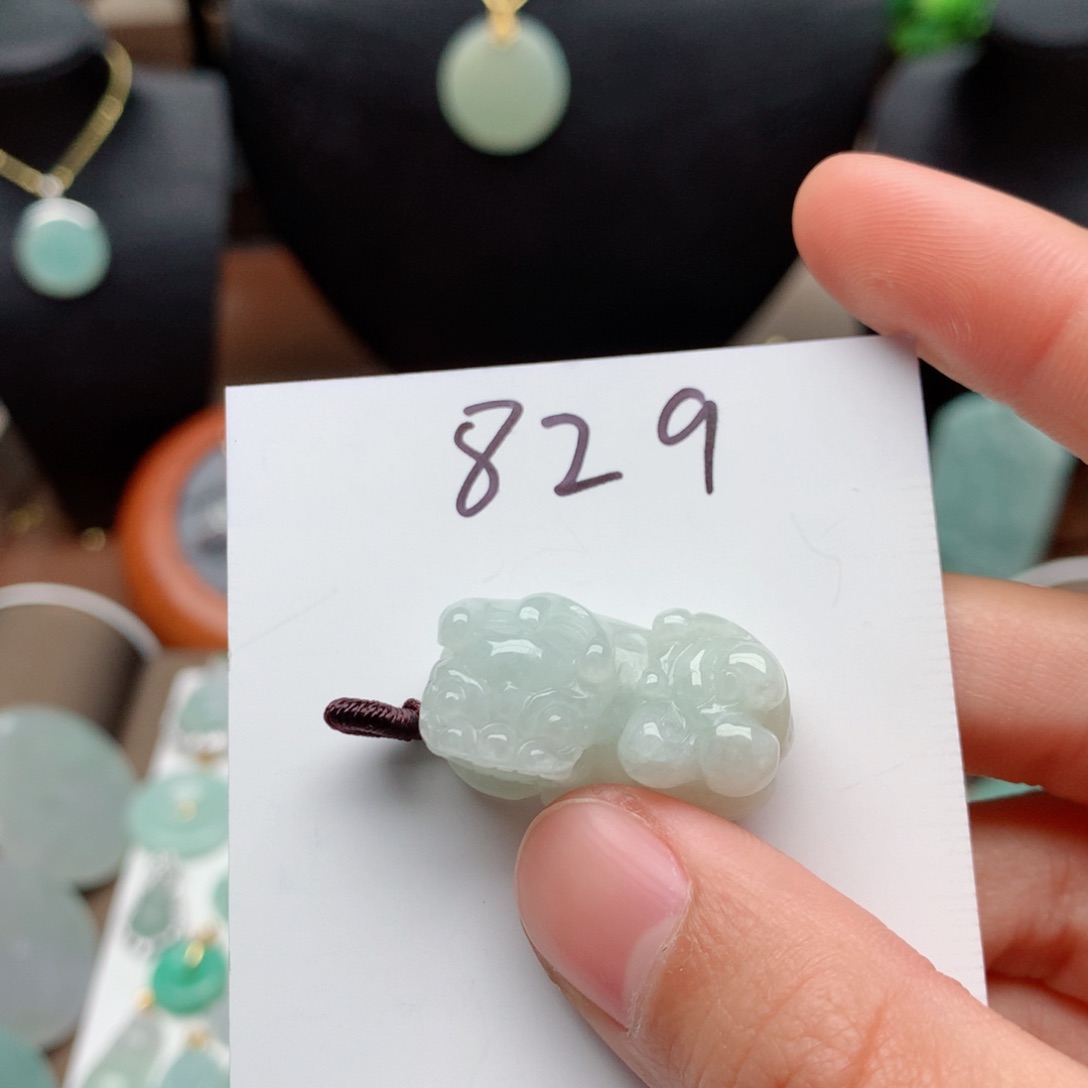 翡翠颈饰未镶嵌吊坠