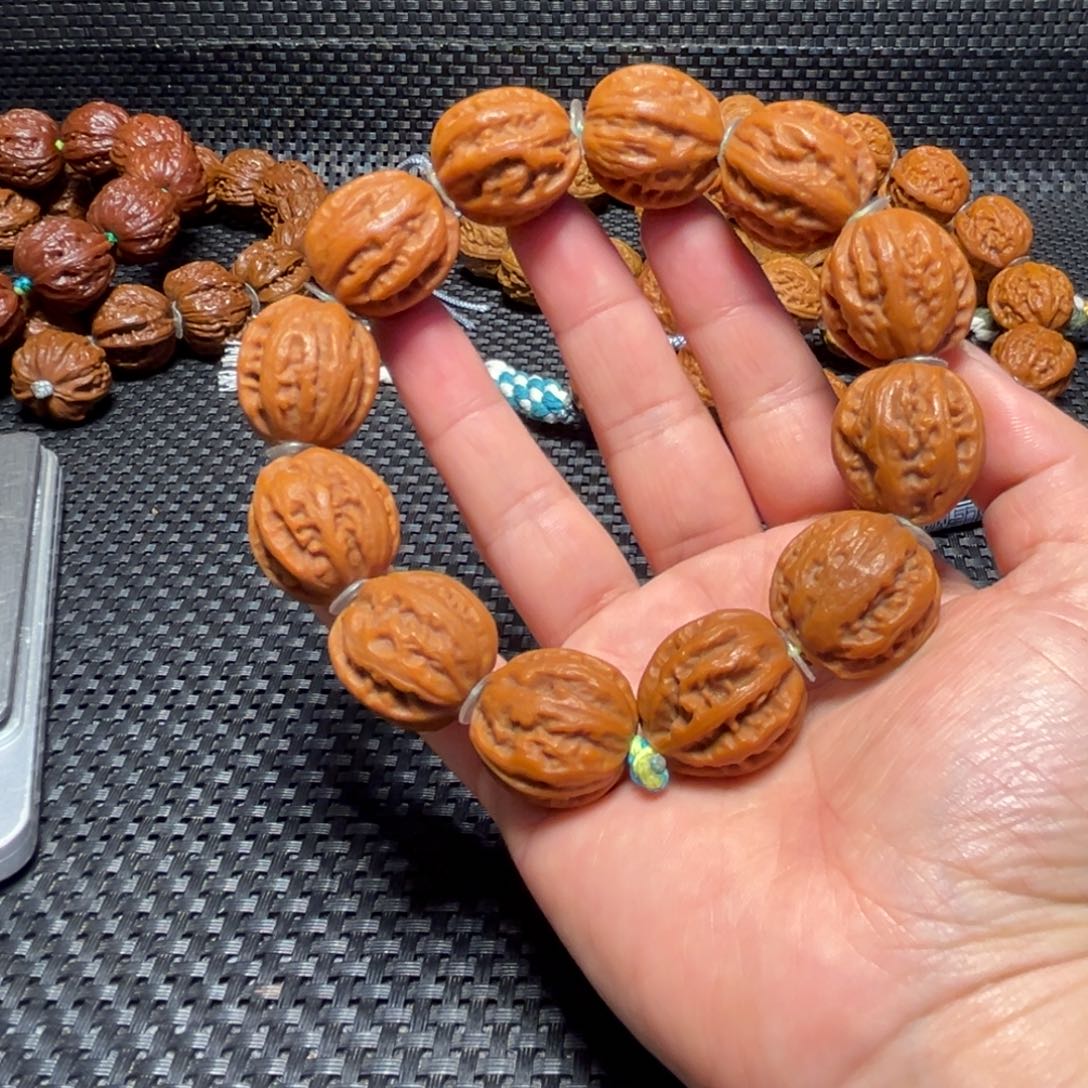 文玩核桃吊坠红皮矮壮龙脊21