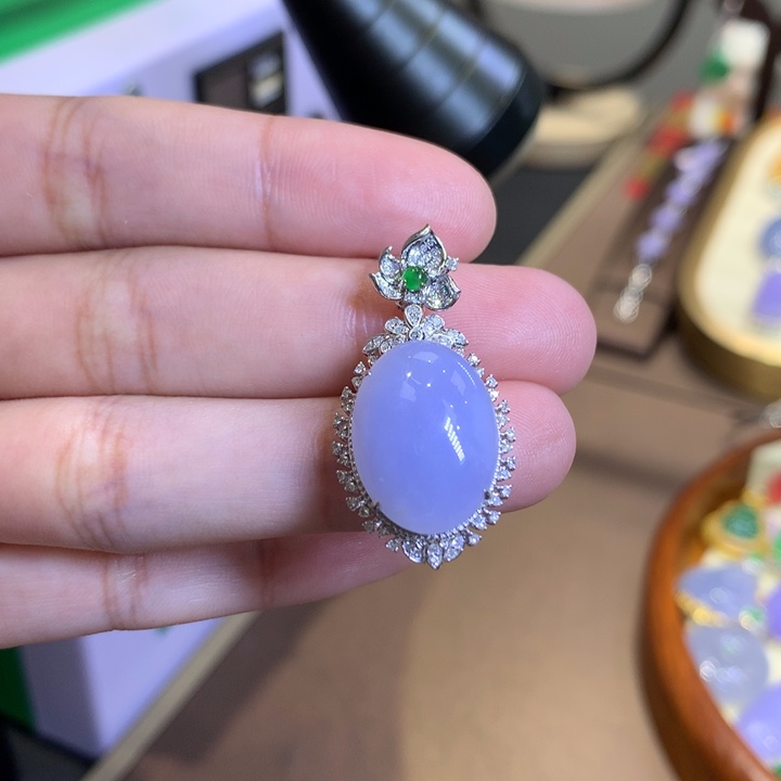 翡翠18K金镶嵌颈饰翡翠