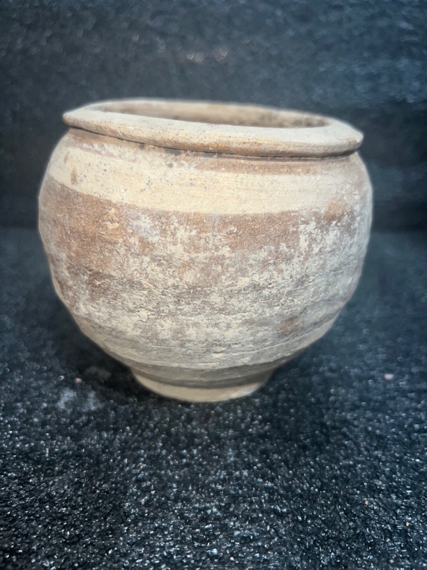 黑釉小罐高十公分