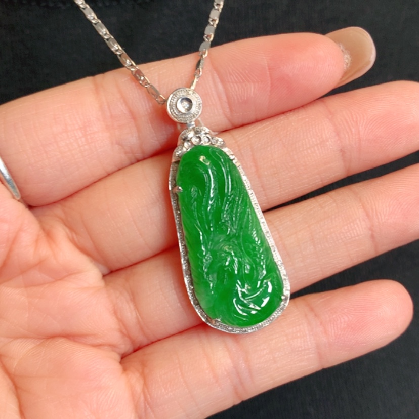 【闪购商品】颈饰18K金镶嵌翡翠凤牌