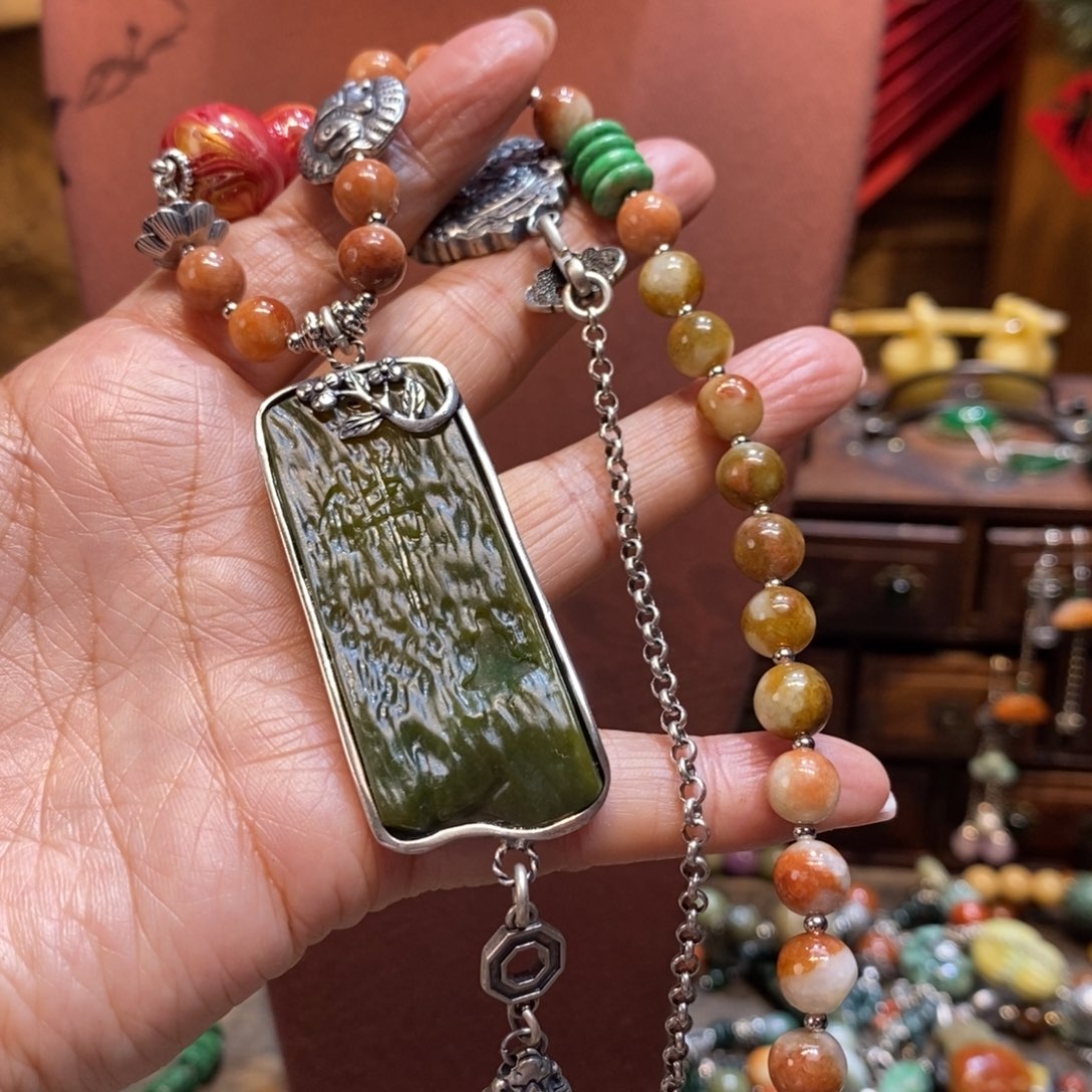 翡翠吊坠(赠链)未镶嵌