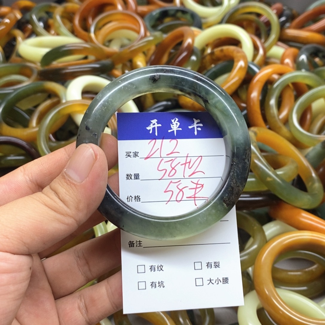 蛇纹石玉未镶嵌手镯