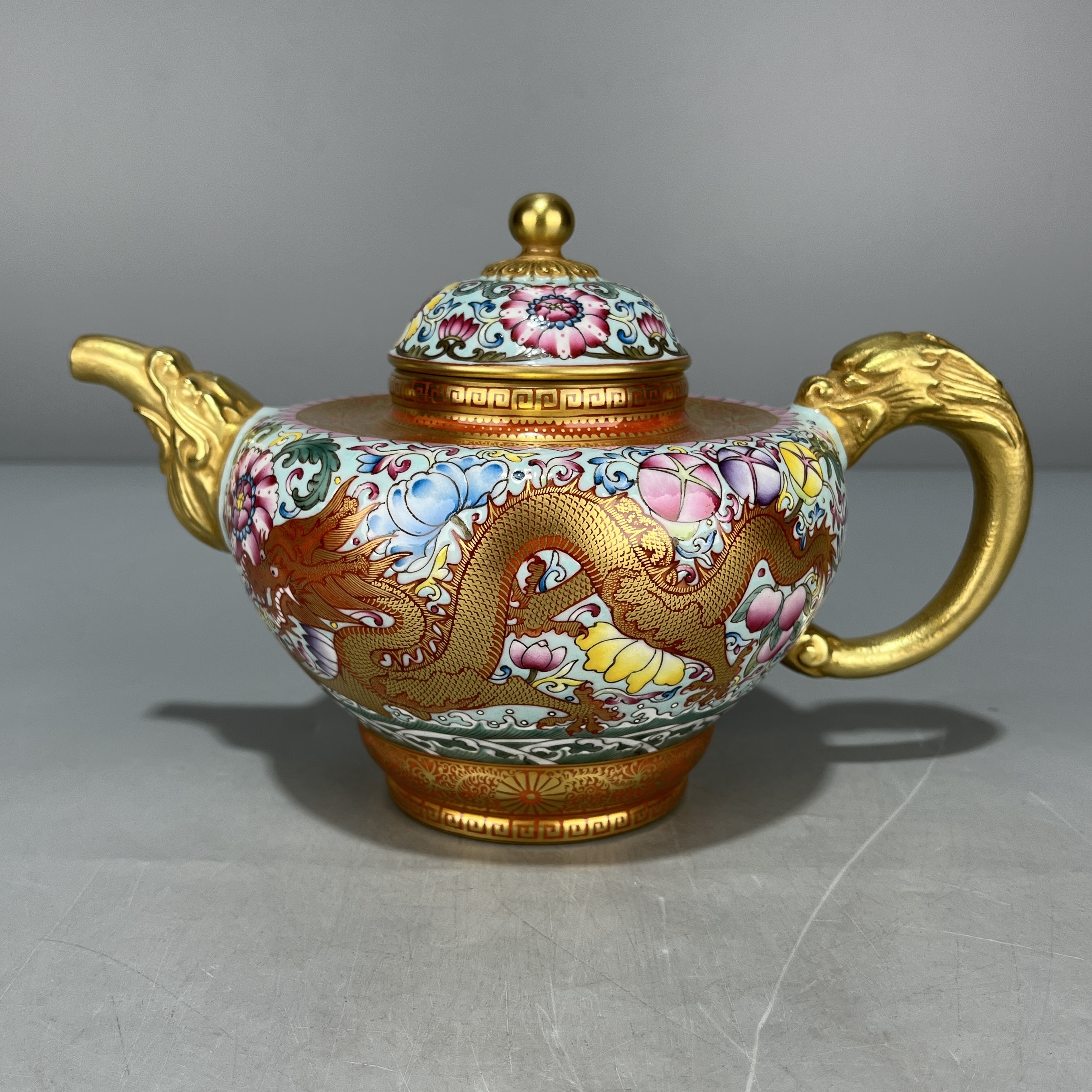 当代仿制 仿古雍正御制珐琅彩鎏金雕刻龙纹壶