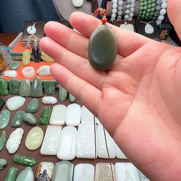 和田玉颈饰未镶嵌