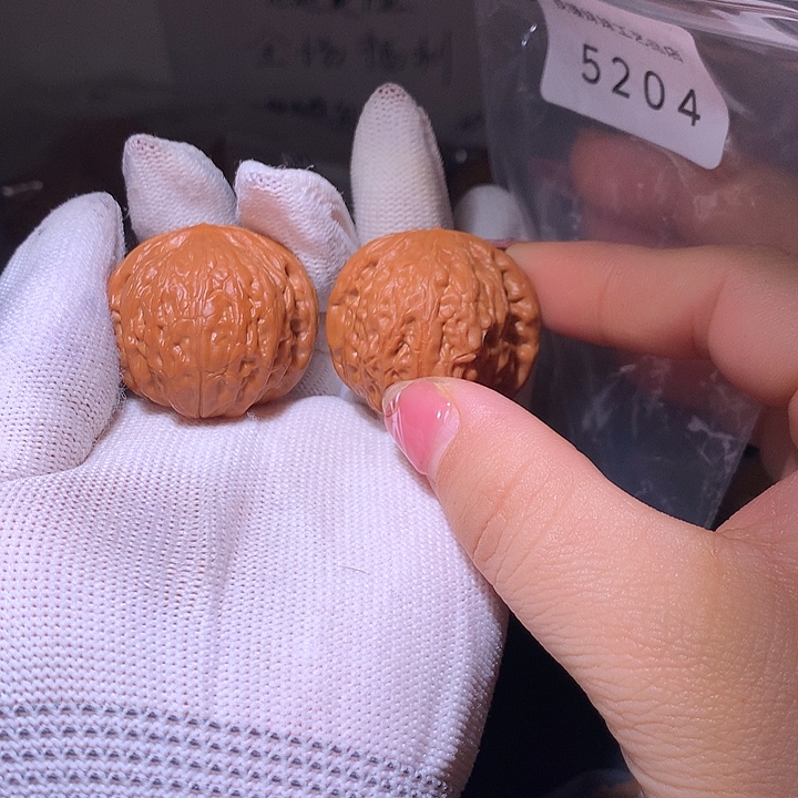 文玩核桃把件铁锤35尖轻修和全品差不多