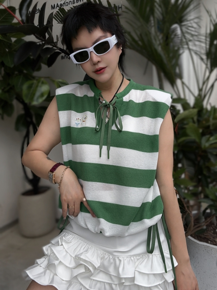 【济州岛】卡通小狗刺绣设计无袖针织衫