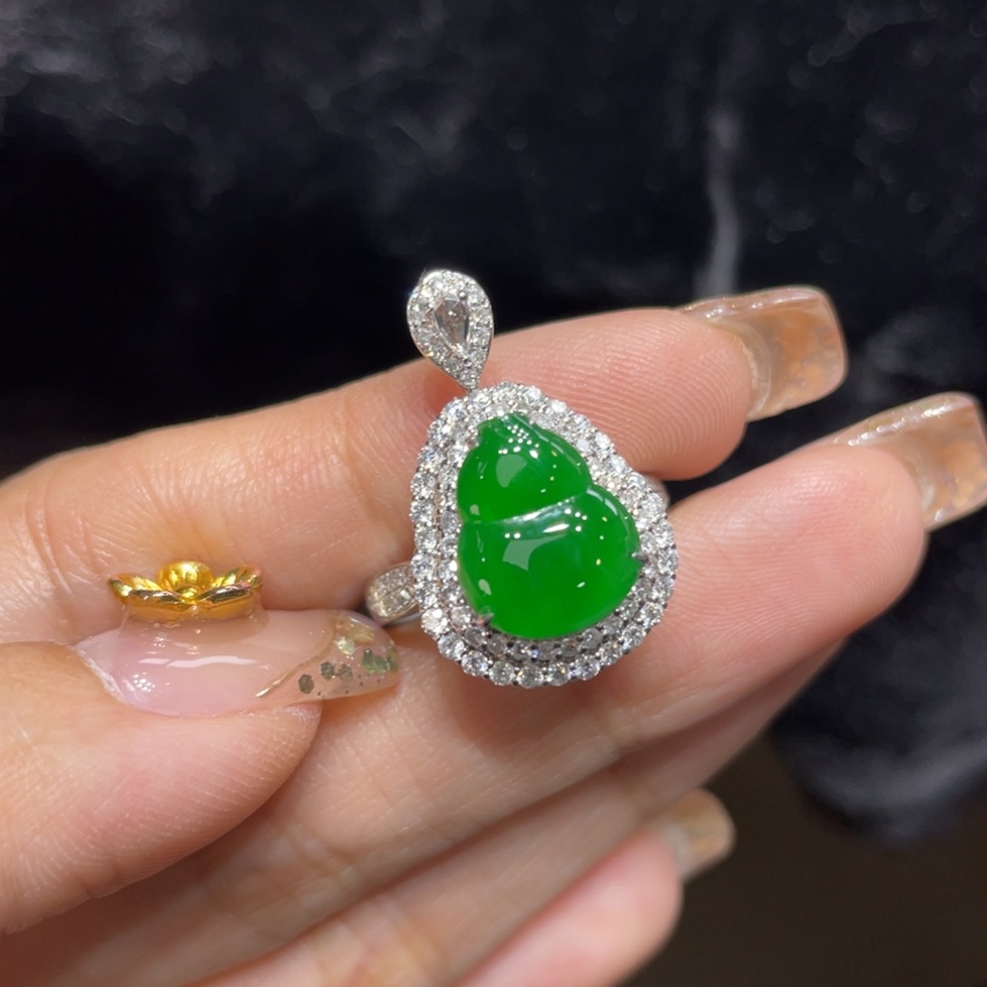 翡翠颈饰18K金镶嵌天然缅甸翡翠