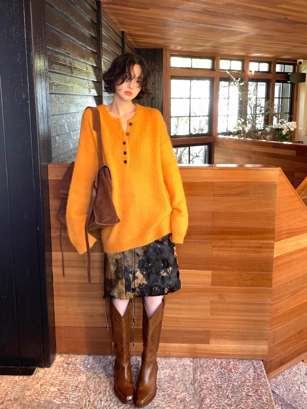 酒午港风复古不规则花纹毛绒高腰半身短裙KLF4399