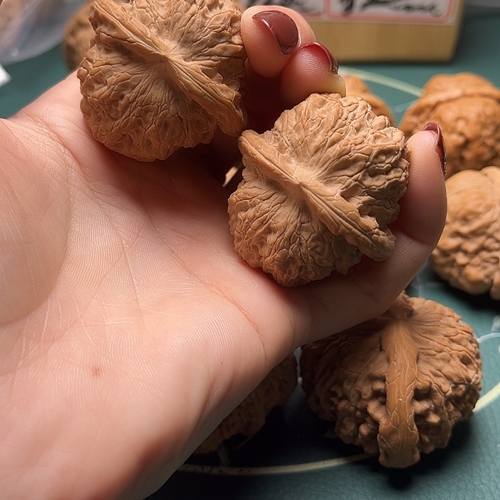 文玩核桃把件42血麒麟