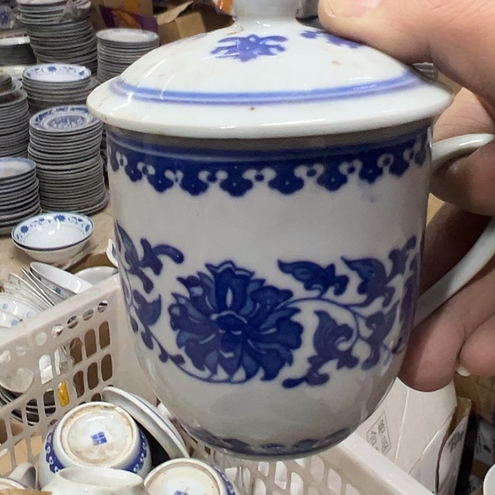 摆件陶景德镇青花福莲办公杯