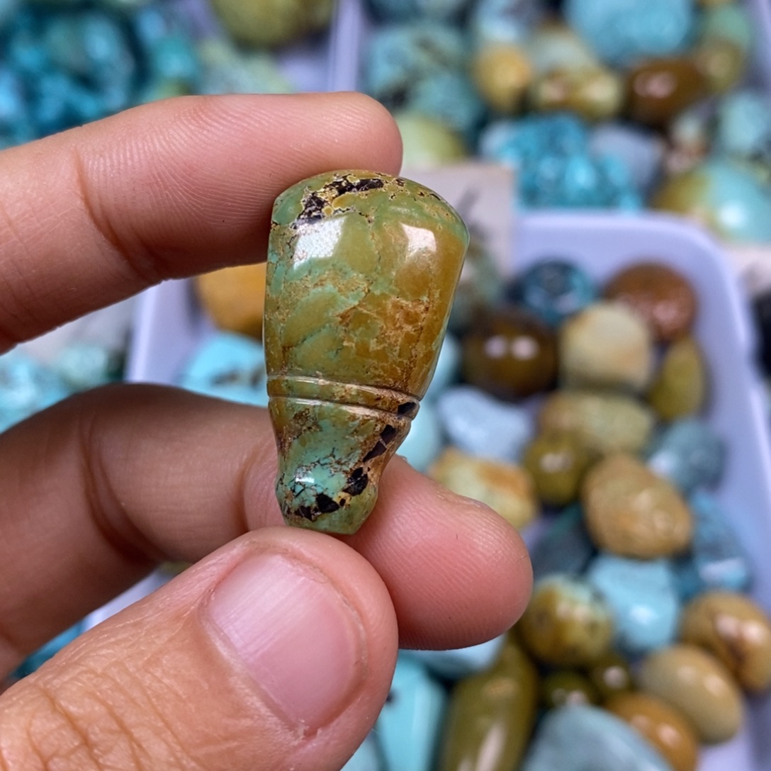 觉***主绿松石未镶嵌颈饰