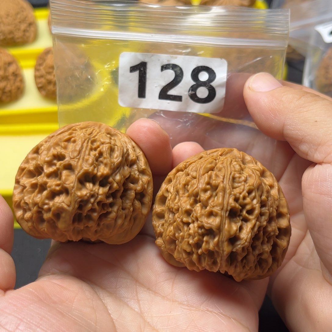 文玩核桃吊坠2**6南疆4.5