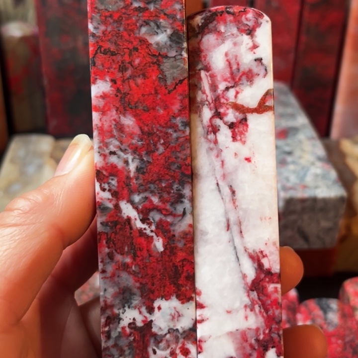 东***一鸡血石鸡血刚玉鸡血