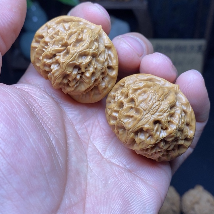 文玩核桃吊坠40宫灯