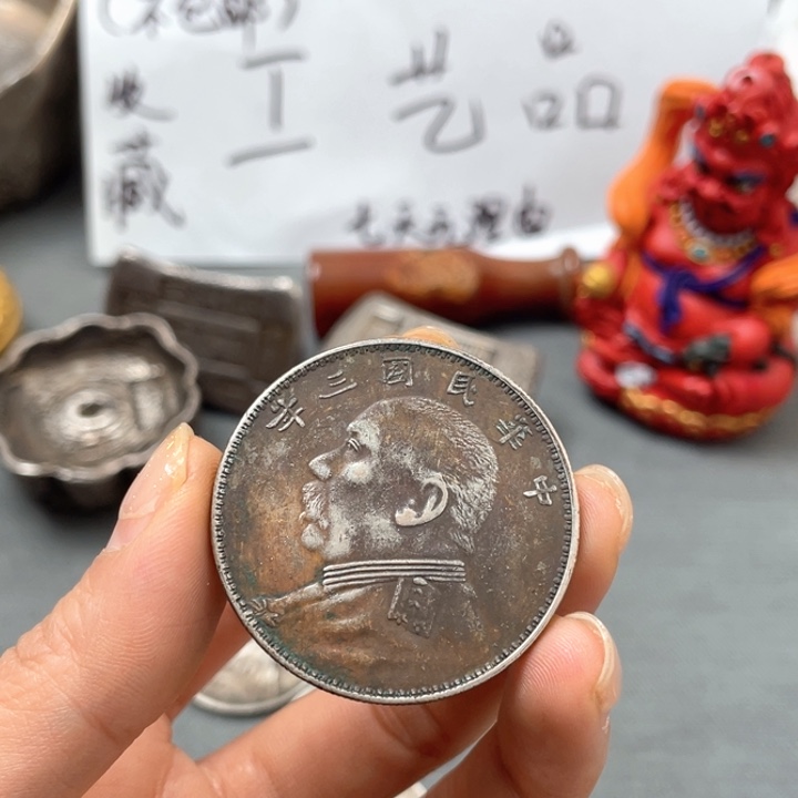 用***7现代一枚工艺摆件