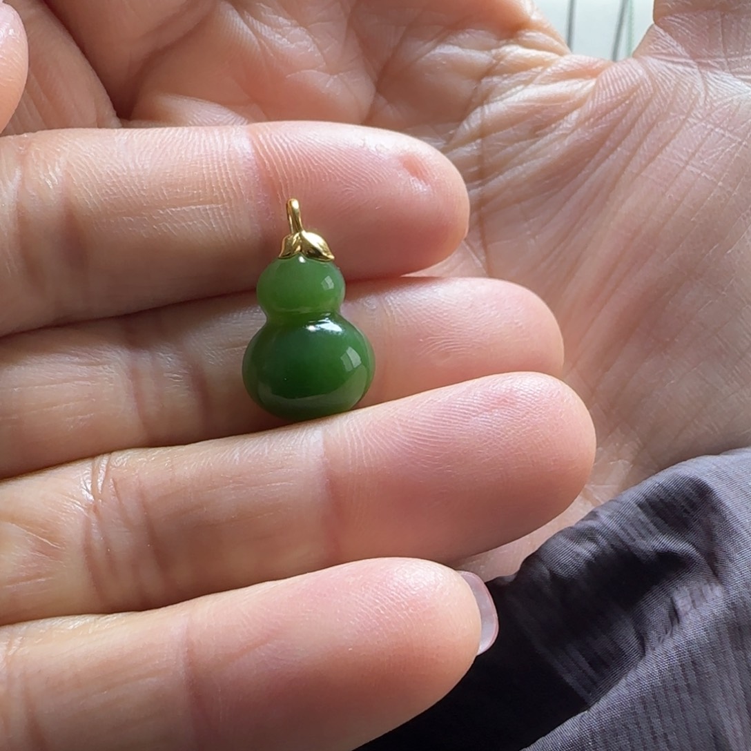 和田玉颈饰18K金镶嵌几***?