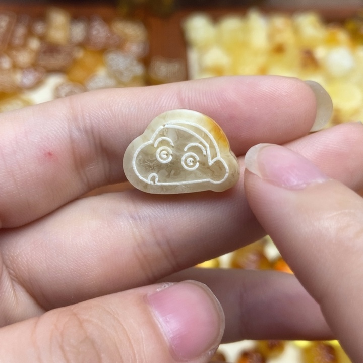 橄榄核吊坠原皮小新