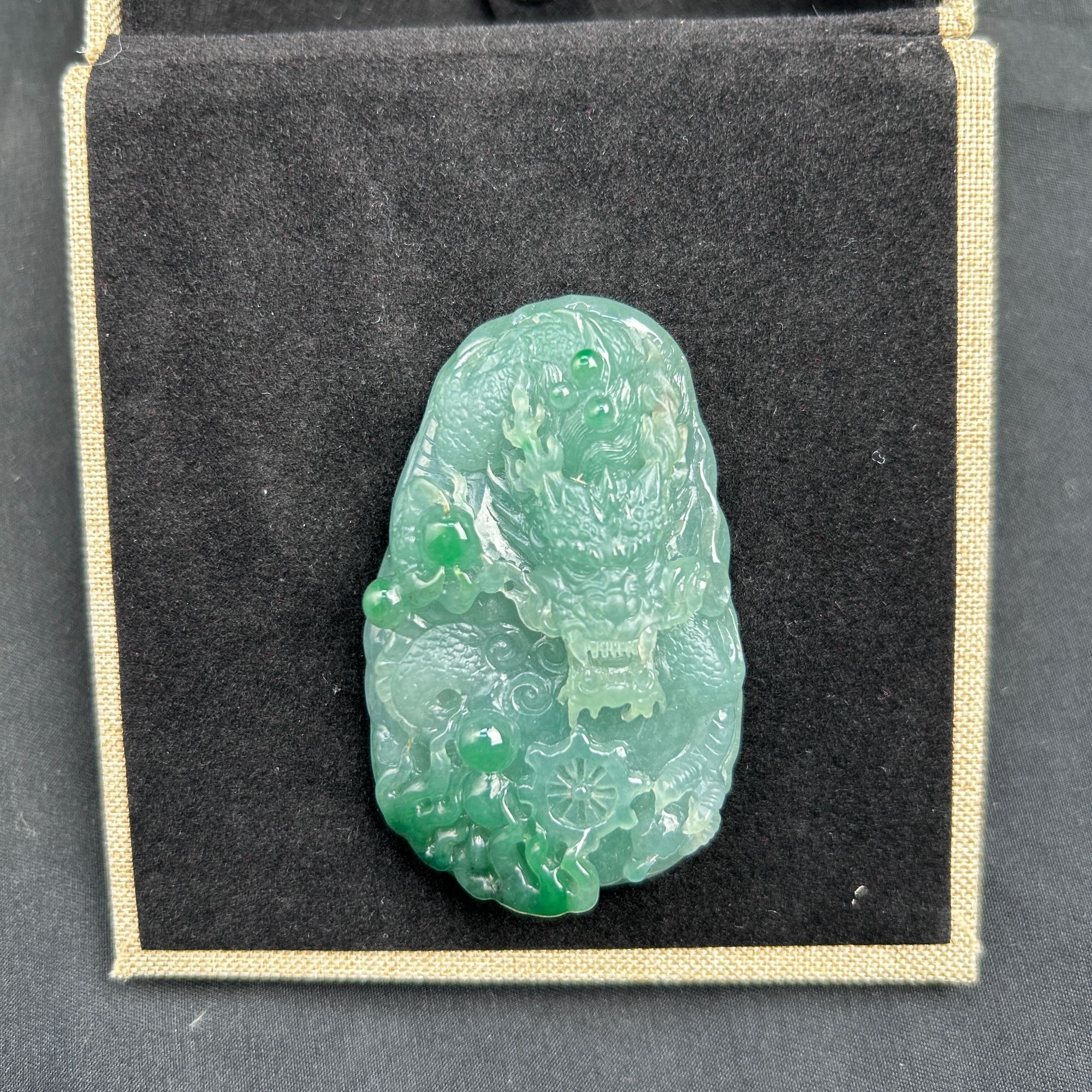 缅甸翡翠A货龙牌雕刻高冰精雕