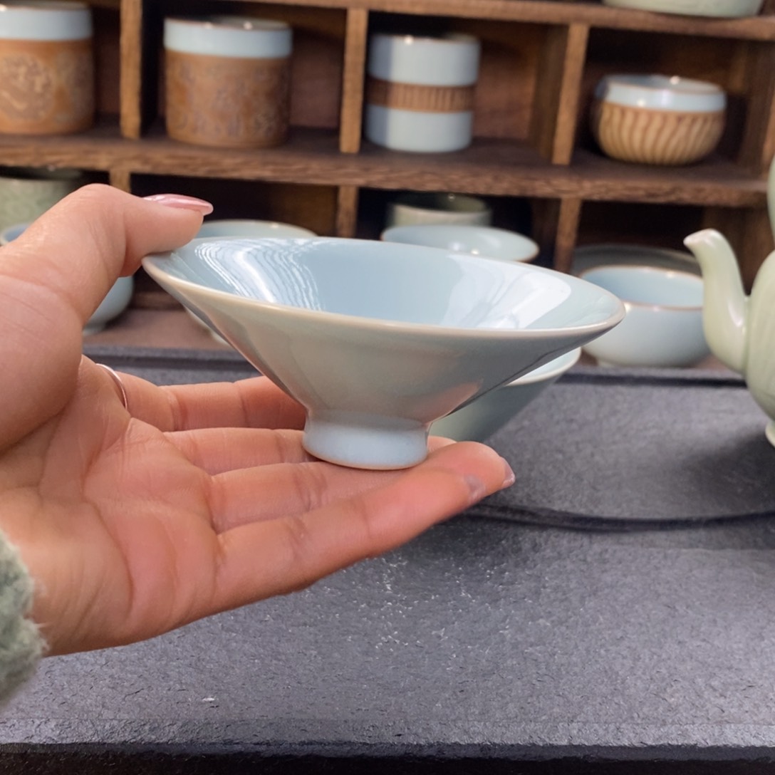 【闪购商品】天青斗笠盏微微瑕。。。。。。。