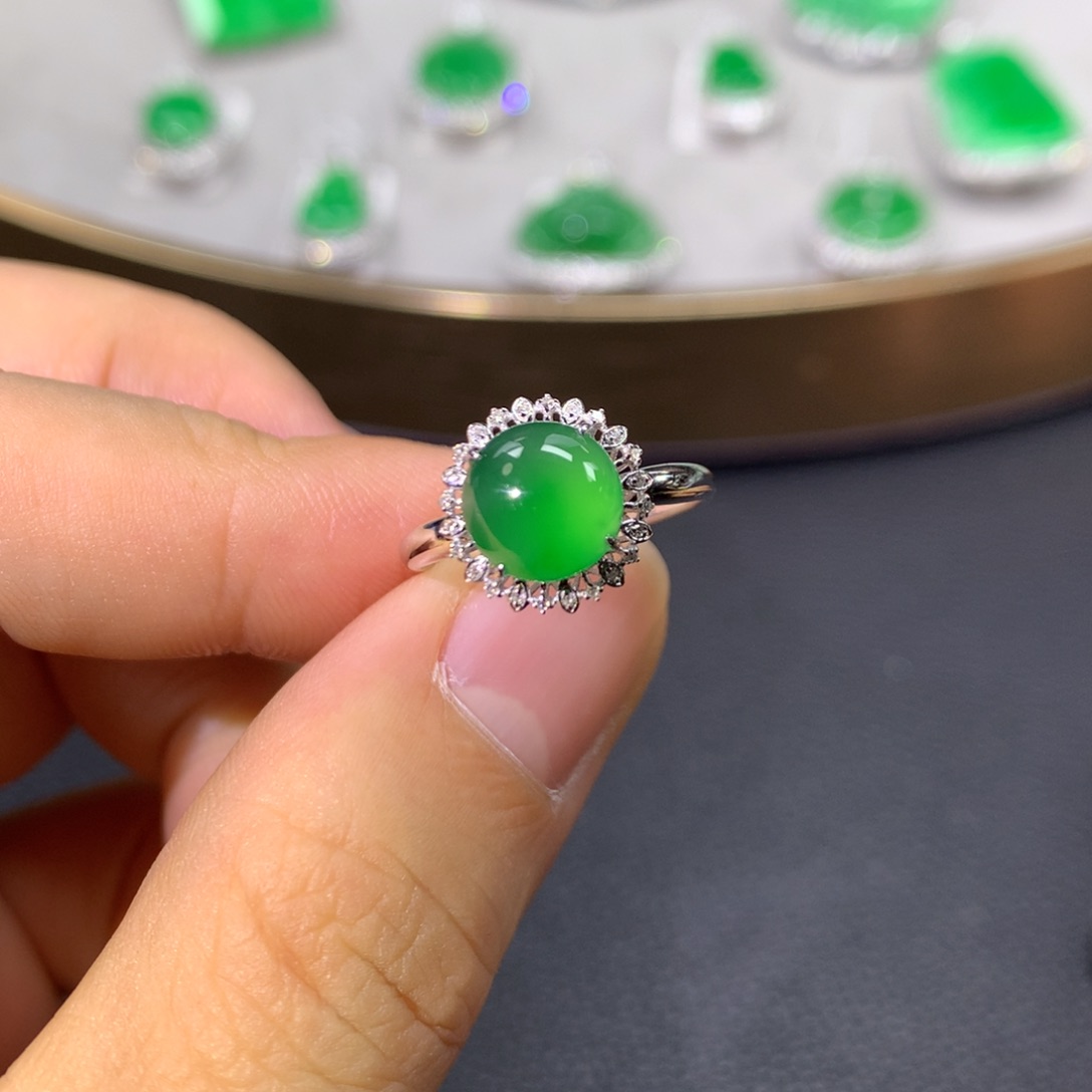 翡翠戒指18K金镶嵌翡翠