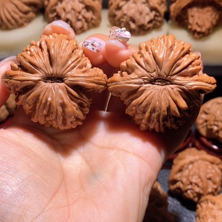 文玩核桃把件国****师45全品四座楼