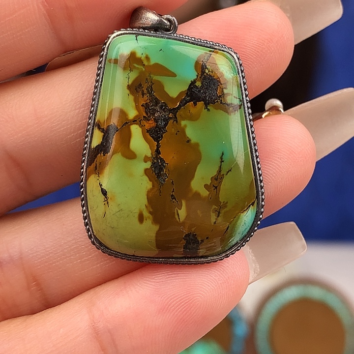 绿松石未镶嵌原矿