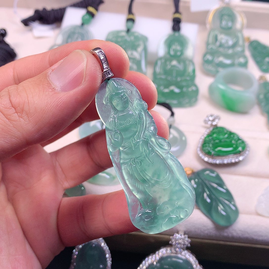 翡翠颈饰未镶嵌翡翠