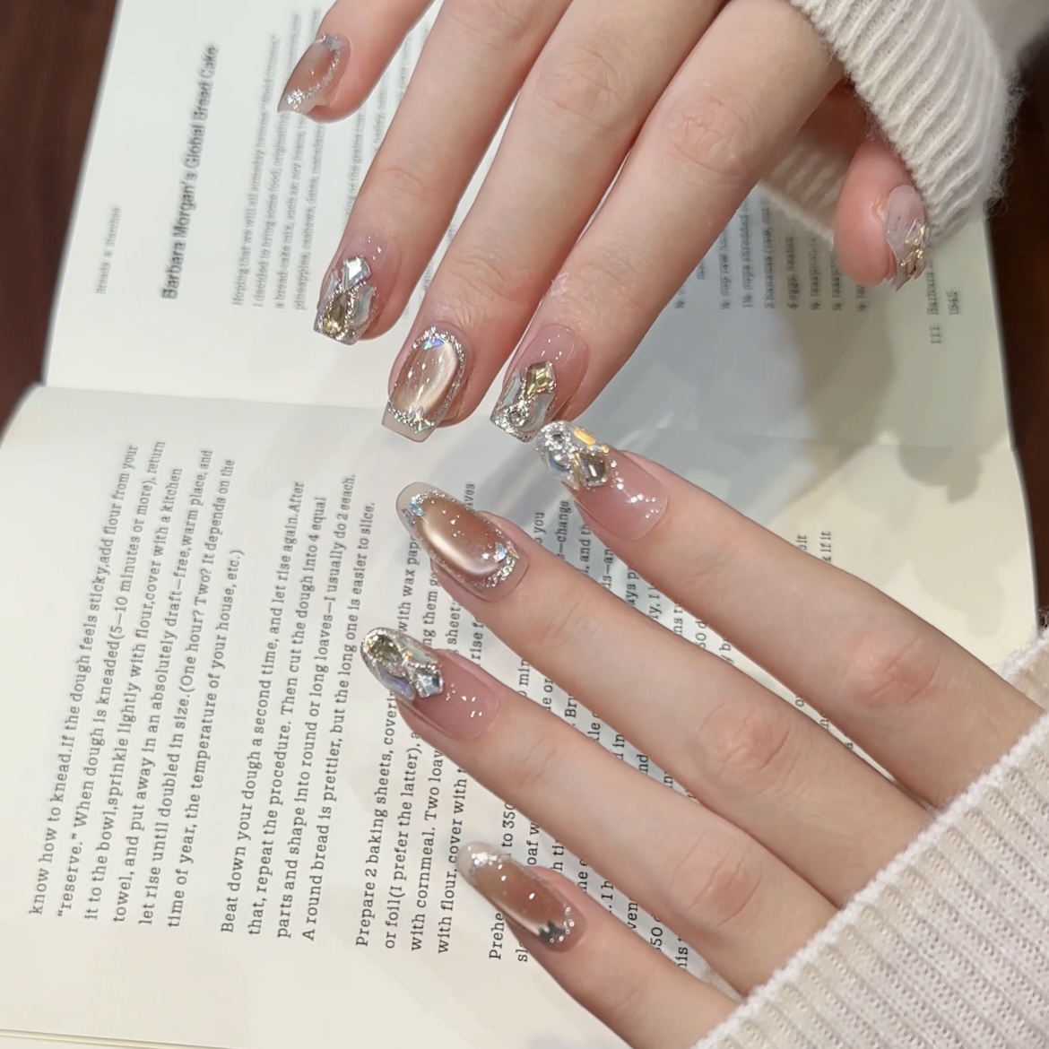 TUGE Nail “香槟摩卡”秋冬系猫眼带钻韩系温柔风穿戴甲玫瑰