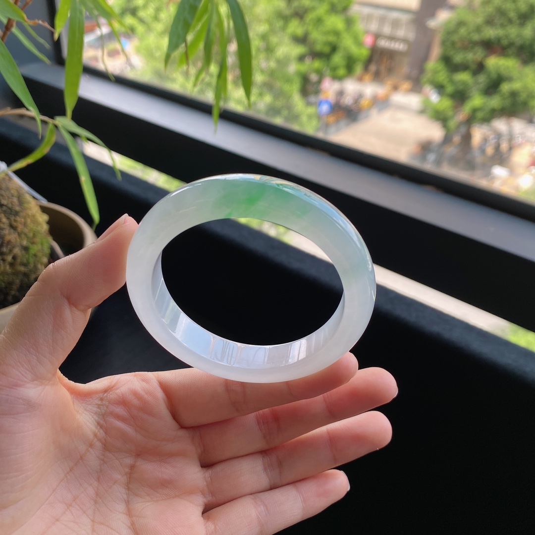 好色珠宝  圈口53缅甸老坑A货冰糯种阳绿正圈女款翡翠手镯