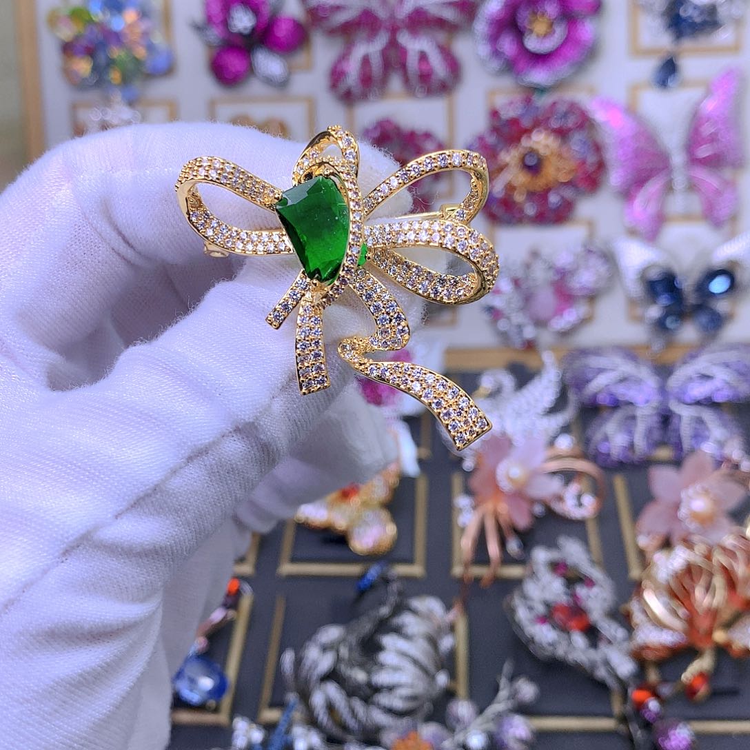 合成立方氧化锆铜胸针胸花