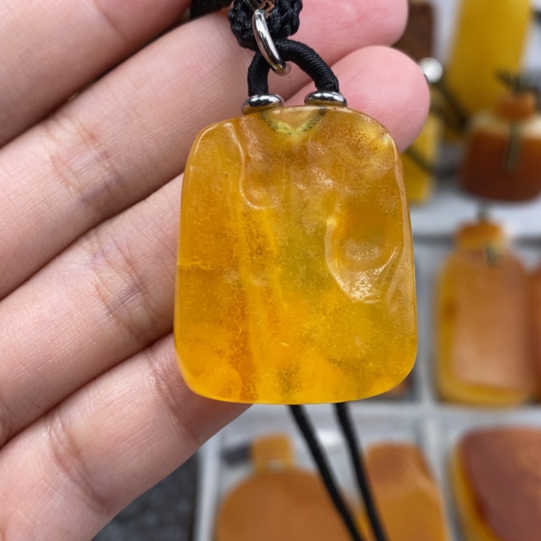 琥珀吊坠(赠链)未镶嵌