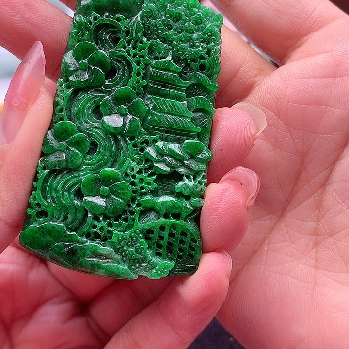 翡翠颈饰未镶嵌翡翠